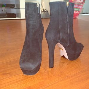 Gucci black suede booties